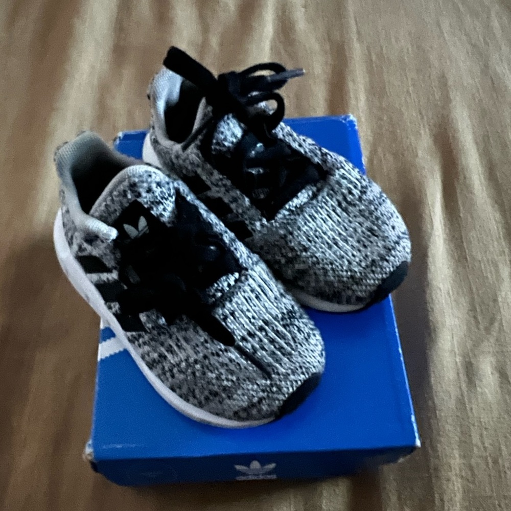 Swift run Adidas shoes